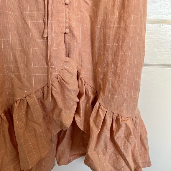 Lulu’s - Beautiful Views Peach Button-Front Ruffled High-Low Midi Dress - M - Picture 5 of 8